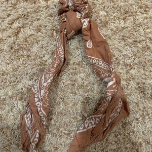 Free People bandana hair tie! 🤎